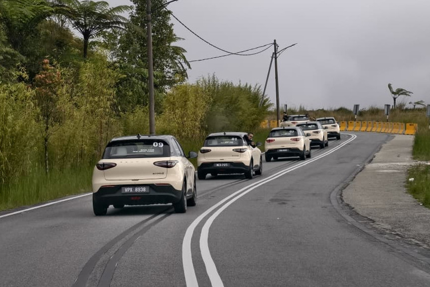 Proton emas5 rear view many cars