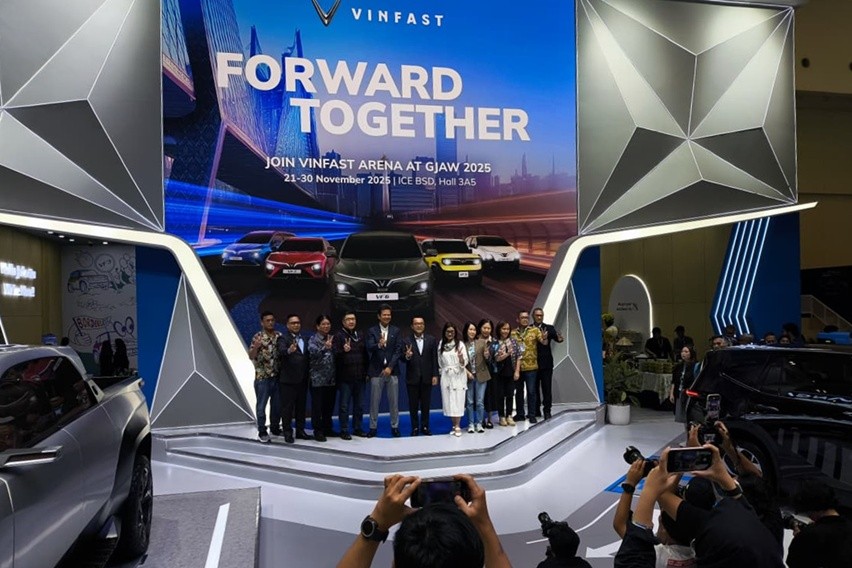 VinFast Pamer Dua Mobil Listrik Baru: MPV Limo Green dan Pikap Double Cabin Konsep VF Wild