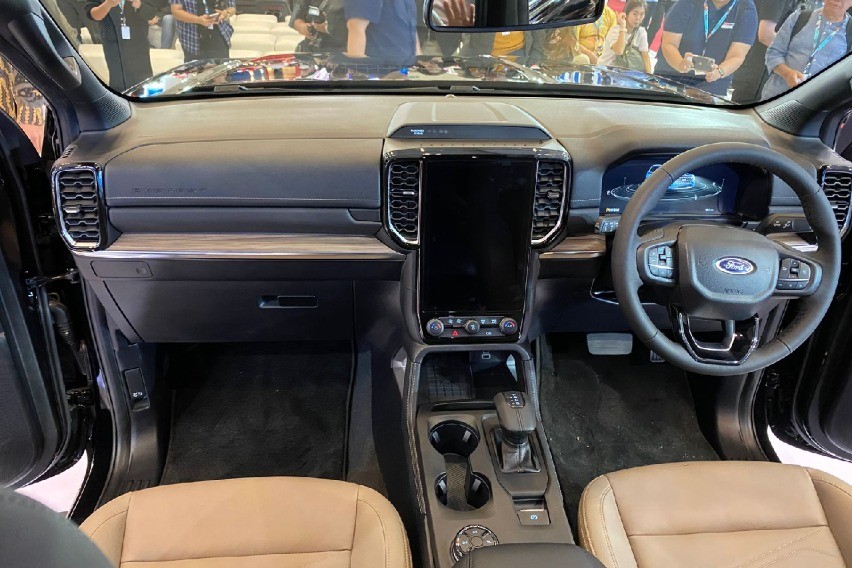 kabin Ford Everest 25th anniversary