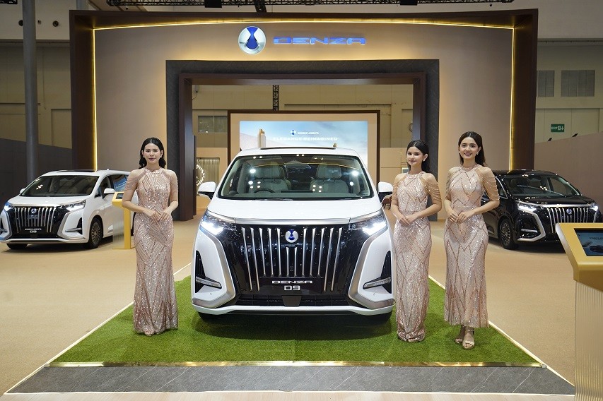 Denza D9 hadir di GJAW 2025