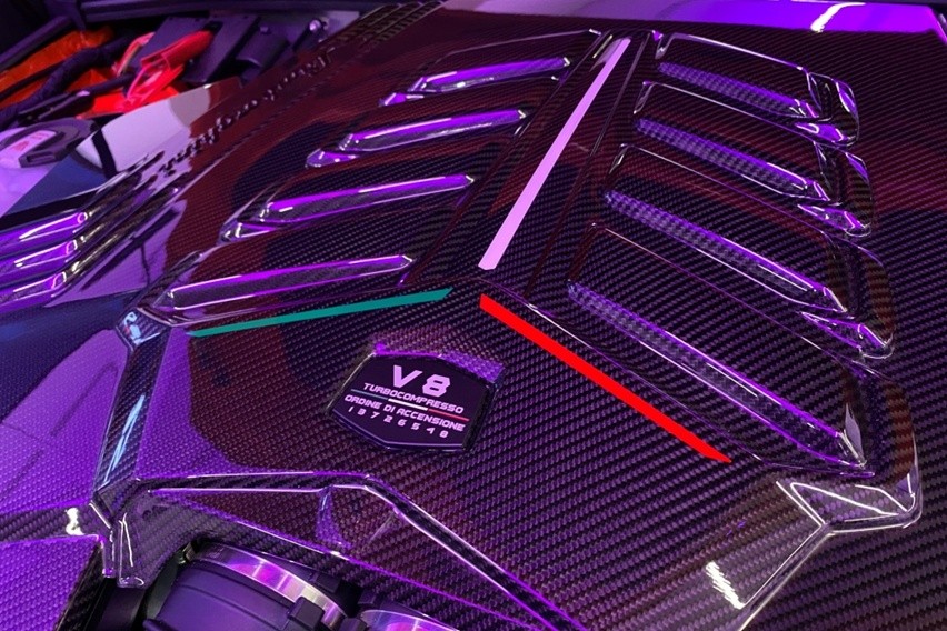 Mesin Lamborghini Urus SE