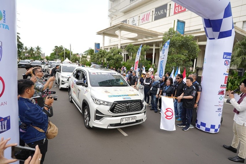 Toyota Innova Zenix HEV andalan city rally 
