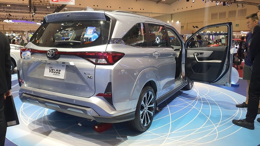 Toyota Veloz V Hybrid EV