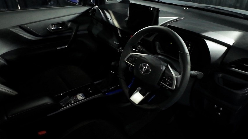 Kabin Toyota Veloz Q TSS Hybrid EV