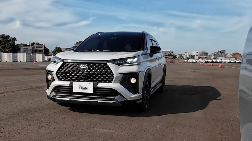 Toyota Veloz Q TSS Hybrid EV