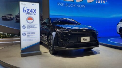 Harga Selisih Tipis di Rp700 Jutaan, Pilih bZ4X atau Urban Cruiser?