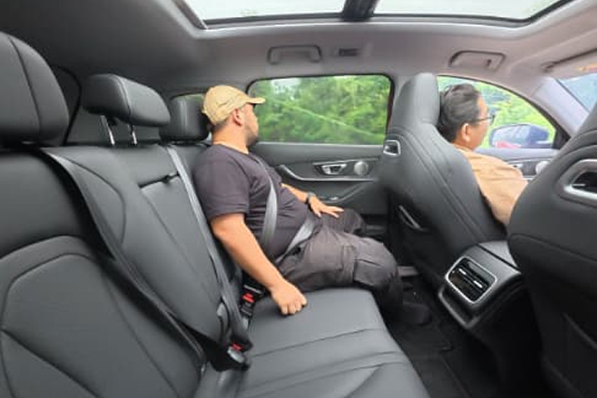 Chery Tiggo 7 PHEV rear seats view interior