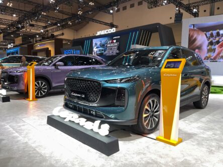 Intip Kelengkapan Lepas L8 Tarung di Segmen SUV 5-Seater PHEV