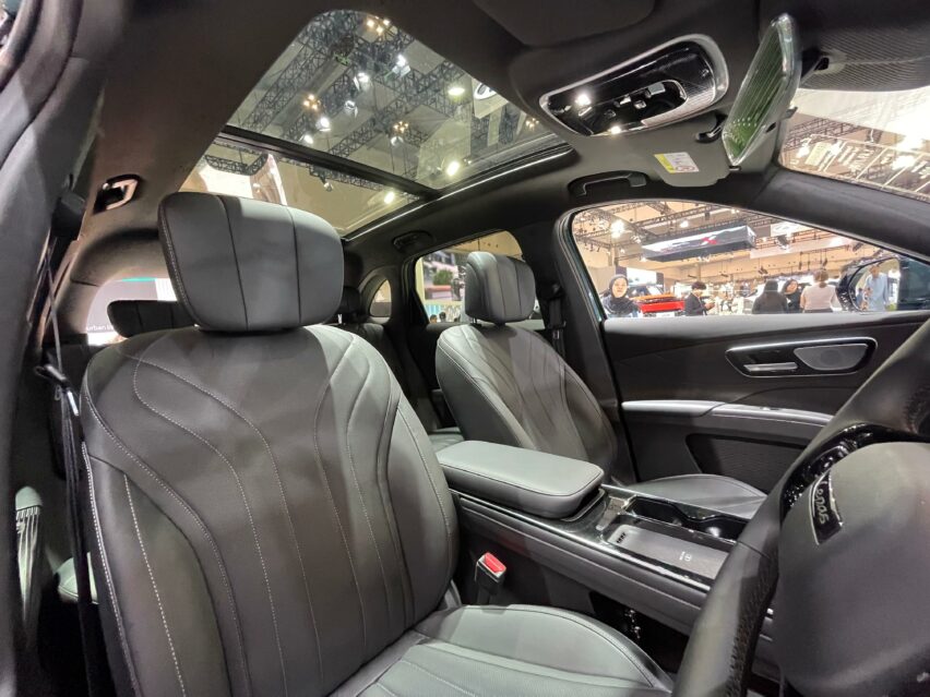 Interior Lepas L8