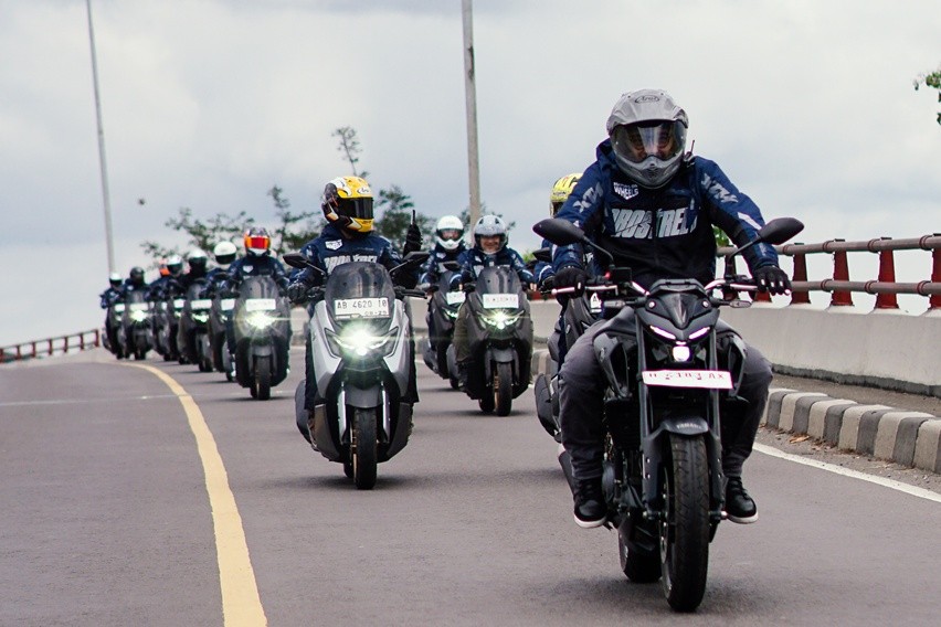 Lini Yamaa di touring Editors on Wheels