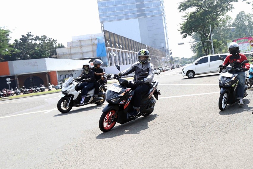 Handling Honda Vario 125 Street