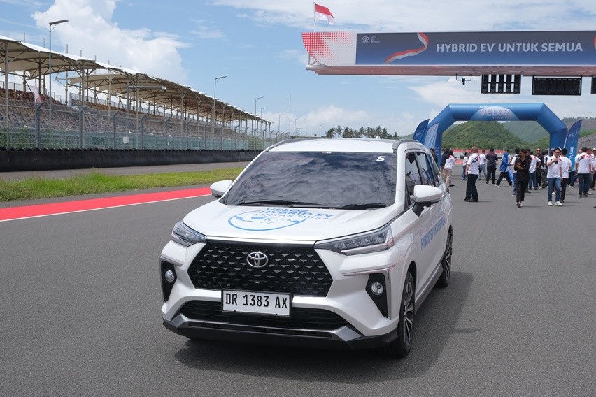 Pembuktian Toyota Veloz Hybrid EV