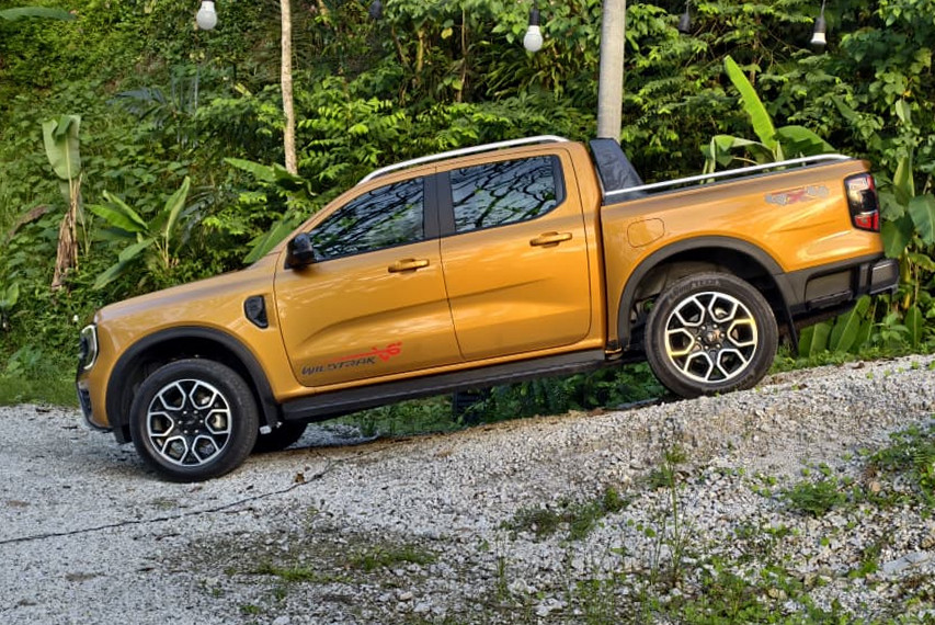 Ford Ranger Wildtrak 3.0 V6 Turbo Diesel side profile view