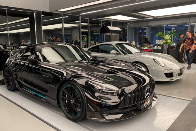 2025/12/Ivans-Motor-Mercedes-AMG-GT-Black-Series-P-One-Edition-Porsche-997-911-Sports-Classic-e1765249590190.jpg