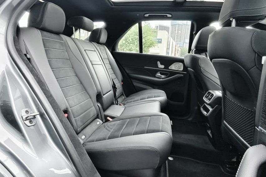 Mercedes-Benz GLE 400 e 4MATIC rear seats view