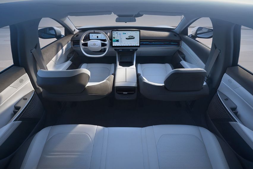 Dongfeng 007 interior