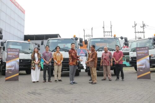 KTB Fuso Distribusikan 10 Unit Fighter X FM65F TH 4x2 kepada Konsumen