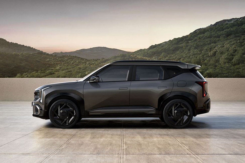 Kia Seltos side profile view