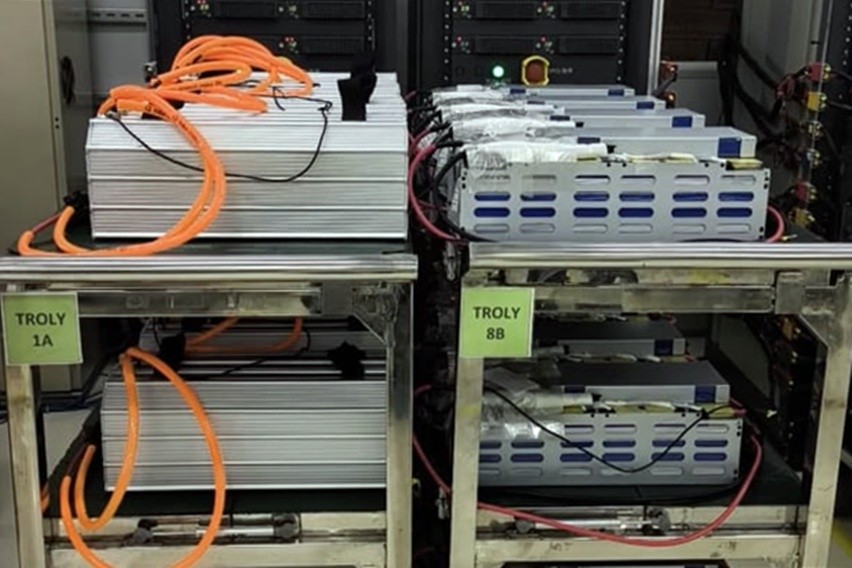 pak baterai Polytron EV