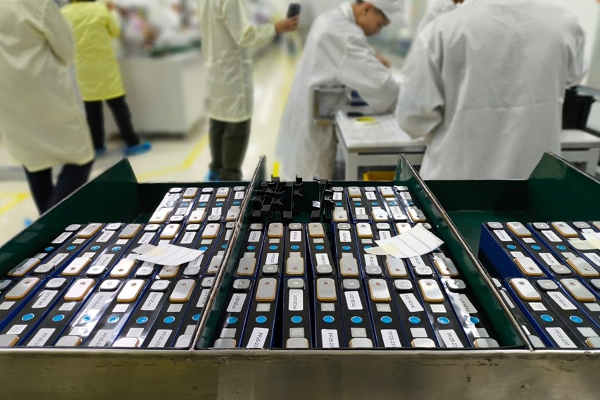 Sel baterai motor listrik Polytron