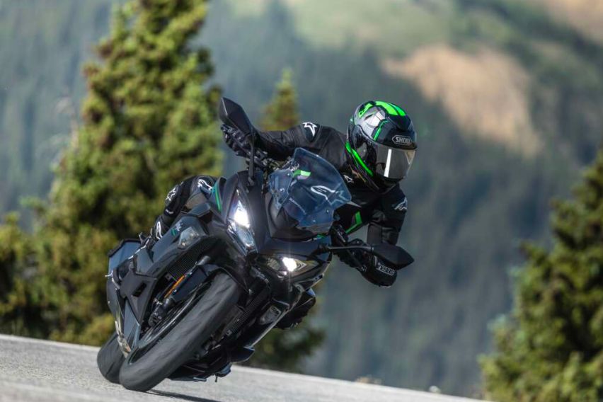 2026 Kawasaki Ninja 1100SX front