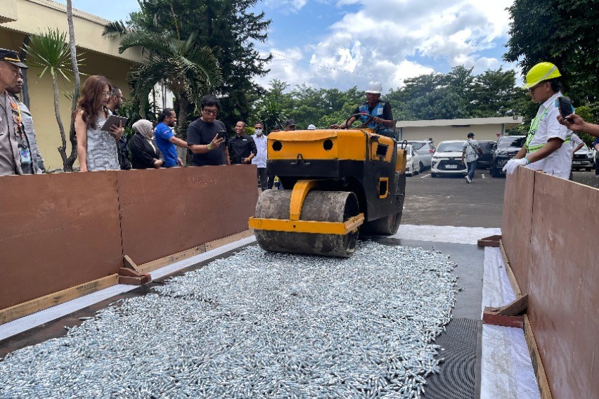 NGK Musnahkan busi palsu