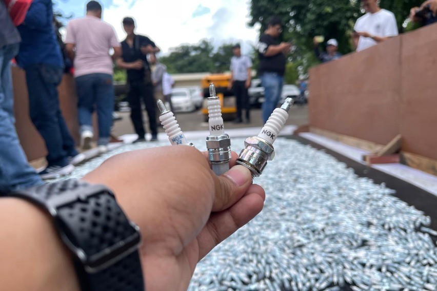 NGK Musnahkan busi palsu