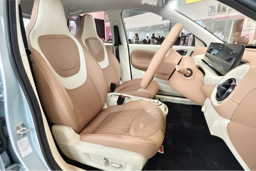 TQ Wuling Bingo front seats view