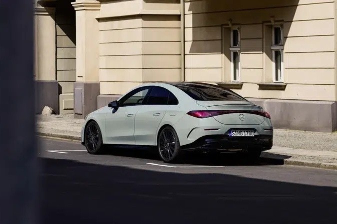 Mercedes-Benz CLA 220 Hybrid