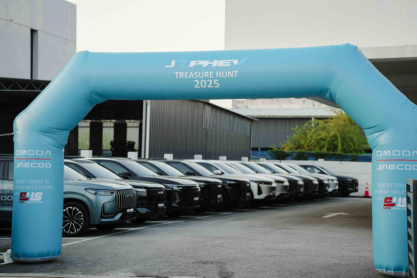 Jaecoo J7 PHEV side profile view