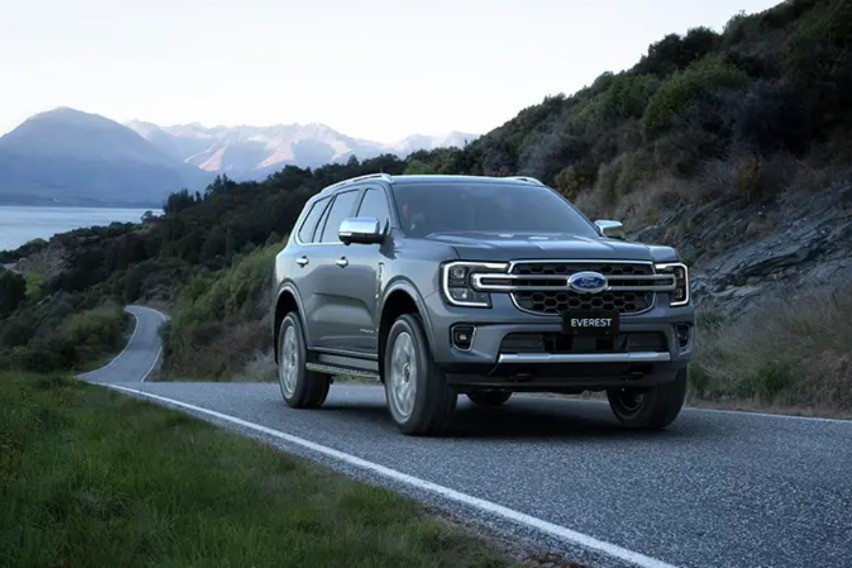 Ford Everest XLT Next-Gen: Varian Tengah yang Serbaguna