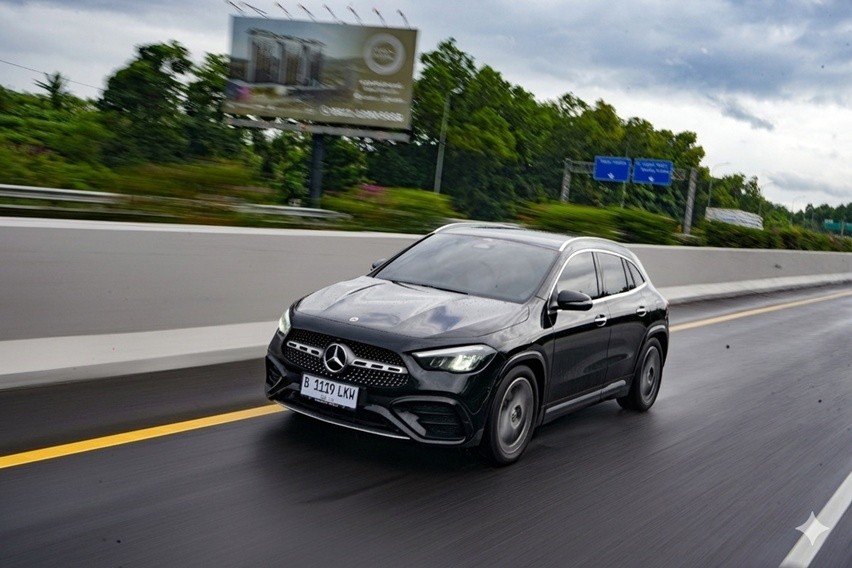 Review Mercedes-Benz GLA 200 AMG Line