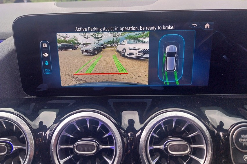 Fitur Mercedes-Benz GLA dan GLB 200 AMG Line