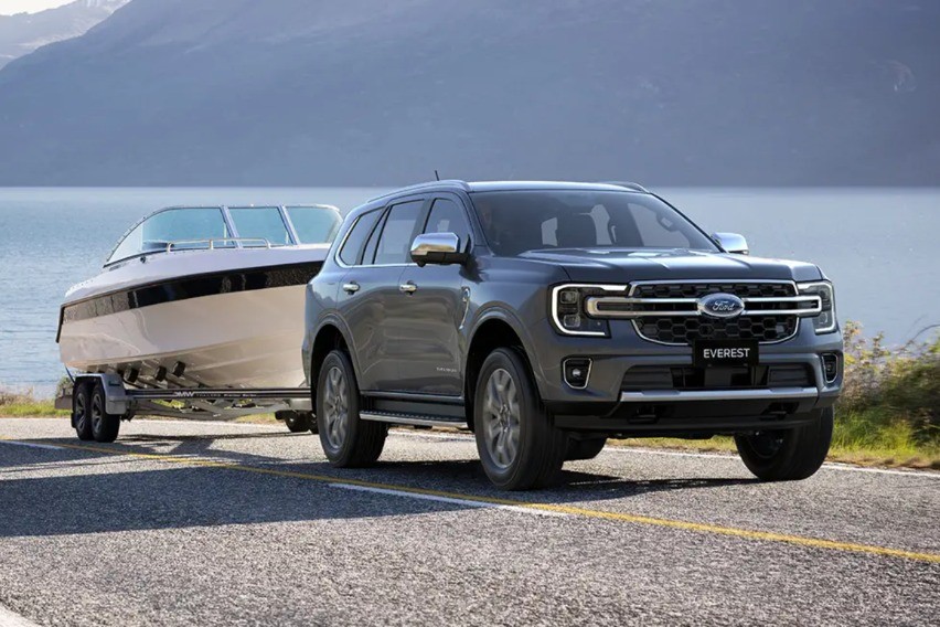 Ford Everest Titanium: Analisis Spesifikasi, Fitur, dan Posisi di Segmen SUV Premium
