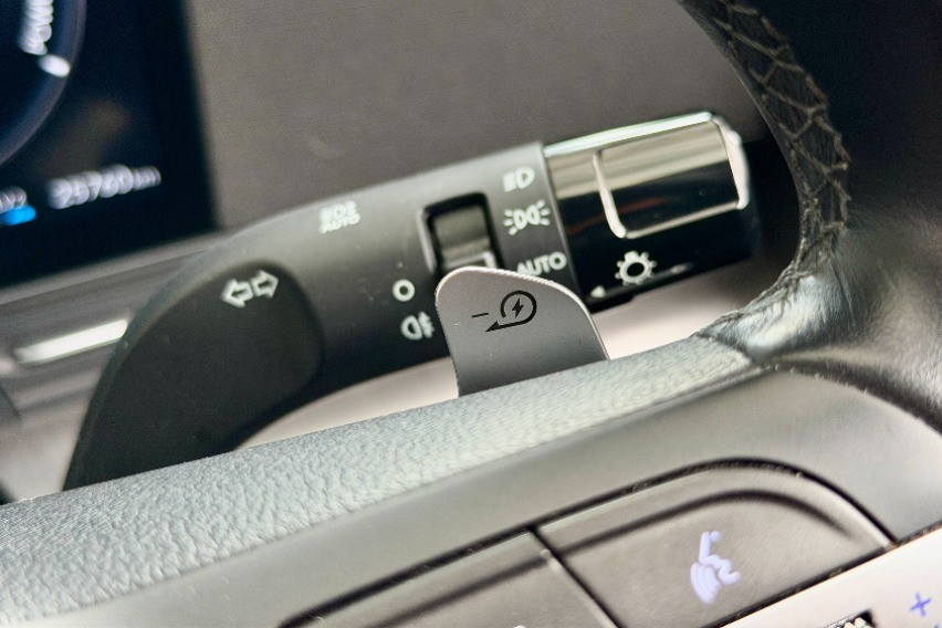 Hyundai Kona Electric paddle shifter