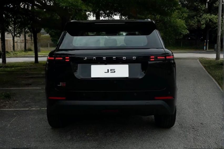 Jaecoo J5 rear