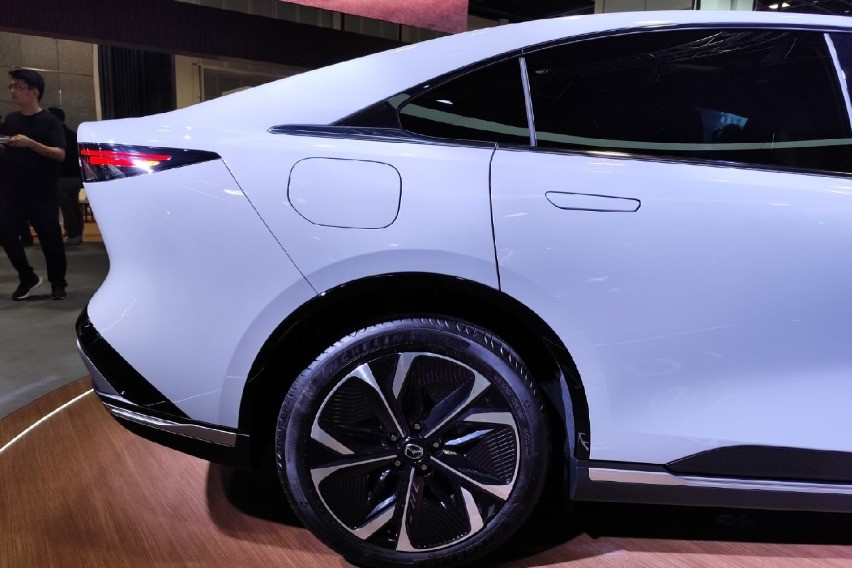 desain belakang Mazda6e Fastback