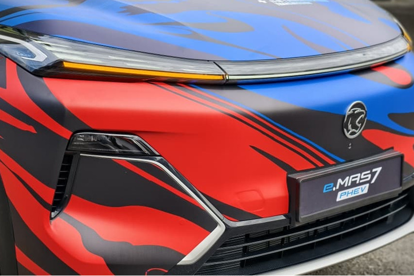 Proton e.mas7 phev lightbar