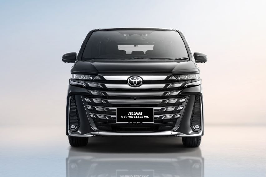 Toyota Vellfire HEV front