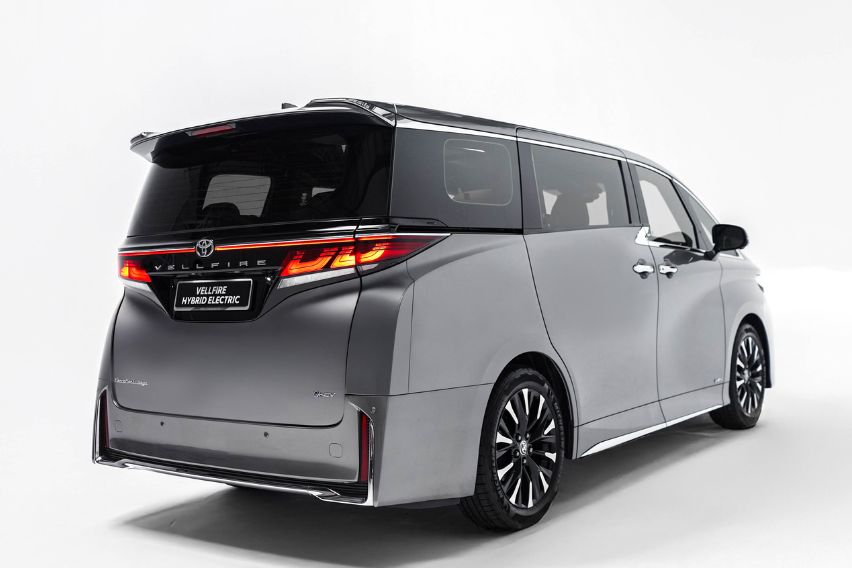 Toyota Vellfire HEV rear