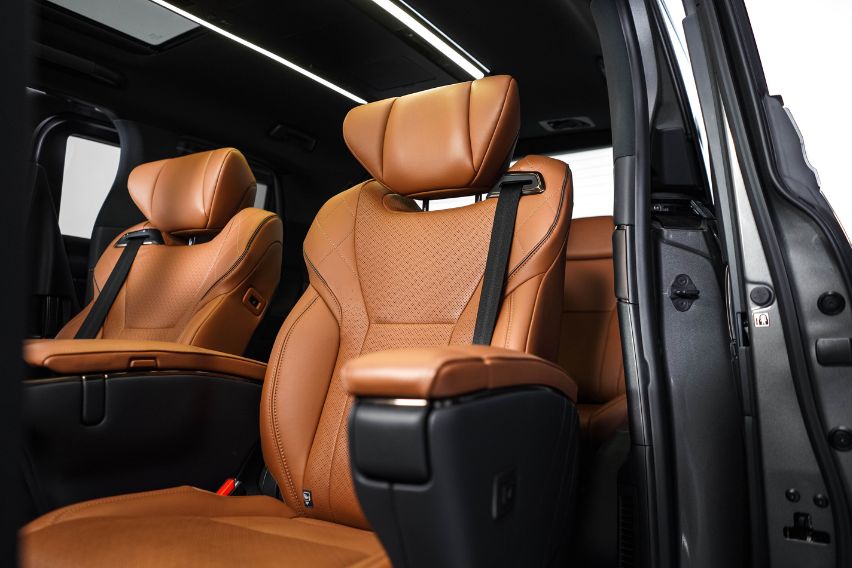 Toyota Vellfire HEV seats