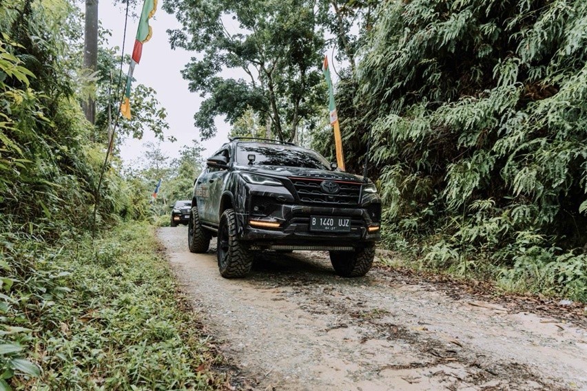 ID42NER Jajal Ketangguhan Toyota Fortuner Lewat Touring “Discover Borneo Island”