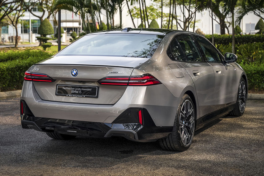  BMW i5 eDrive40 M Sport Pro rear view