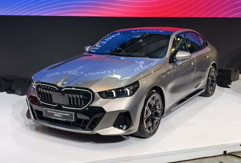 BMW i5 eDrive40 M Sport Pro front view launch Malaysia
