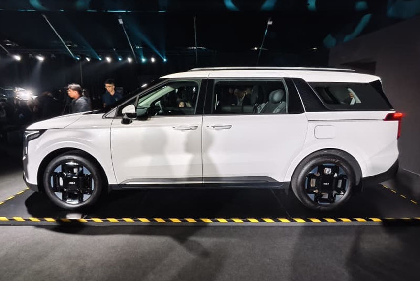 2026 Kia Carnival facelift side profile