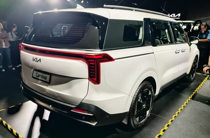 2026 Kia Carnival facelift rear view