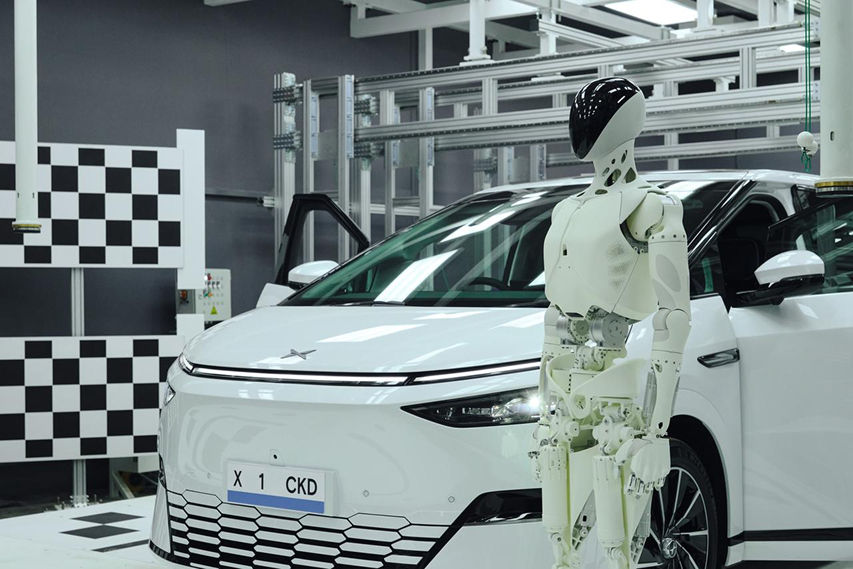 XPENG robot with the XPENG G9