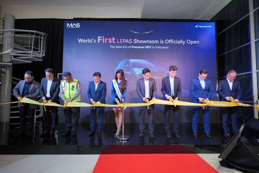 Diler Lepas pertama di dunia