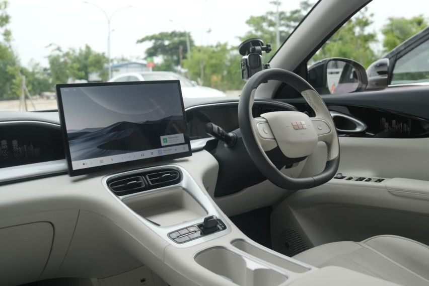 Interior Geely EX2