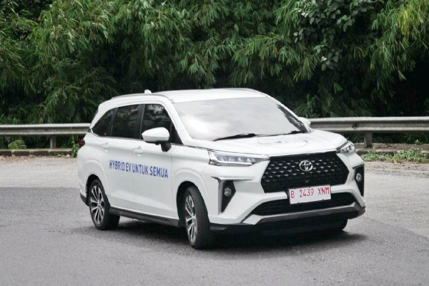 Veloz Hybrid EV Lintas Nusa